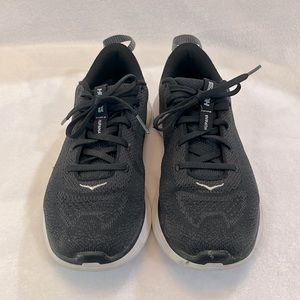 8.5 Women’s Black Hoka Hupan’s